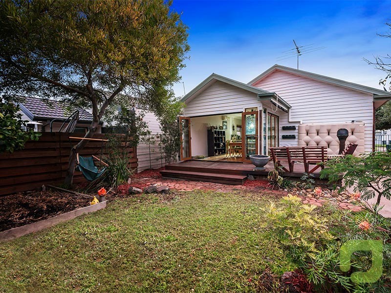 8 Robb Street, Spotswood VIC 3015