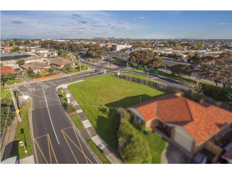 3 McNamara Avenue, Airport West VIC 3042