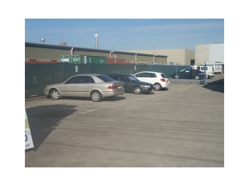 21 Slough Rd, Altona VIC 3018