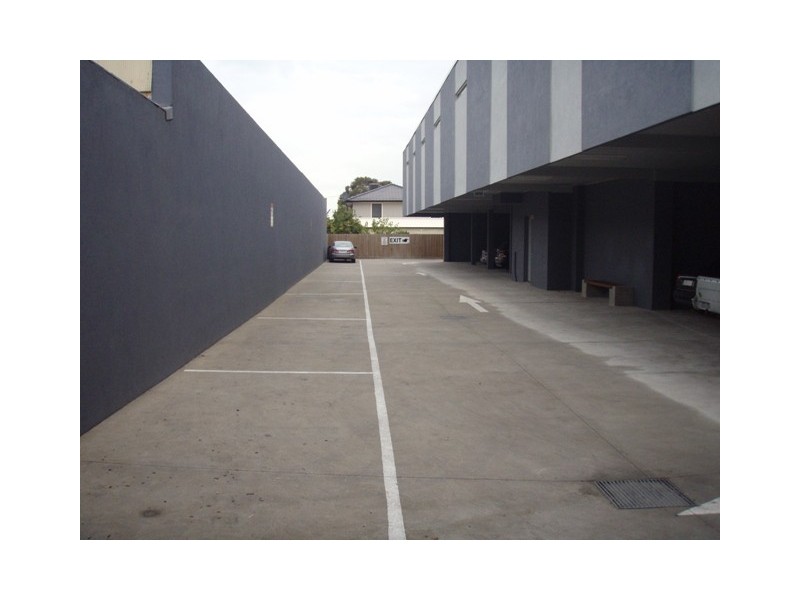 2/421 Blackshaws Rd, Altona VIC 3018