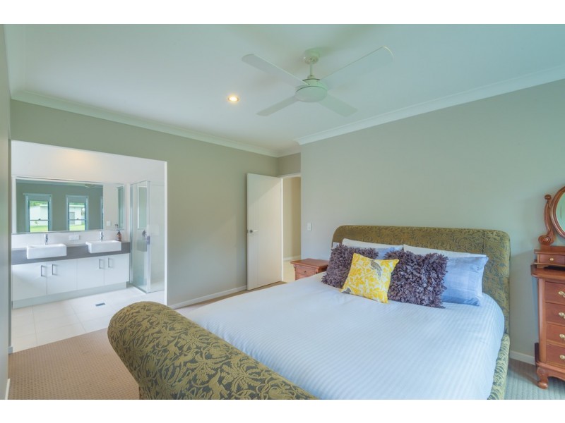 18 Prospect Place, Cooroy QLD 4563