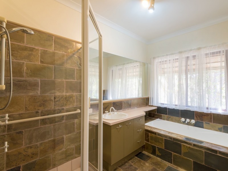 238 Coles Creek Road, Cooran QLD 4569