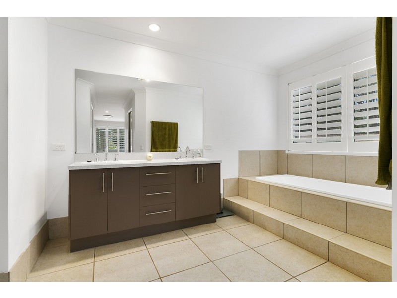 590 Sunrise Road, Tinbeerwah QLD 4563
