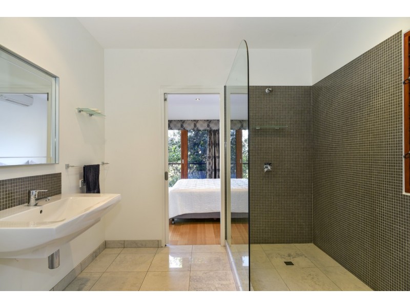 2 Smiths Road, Tinbeerwah QLD 4563