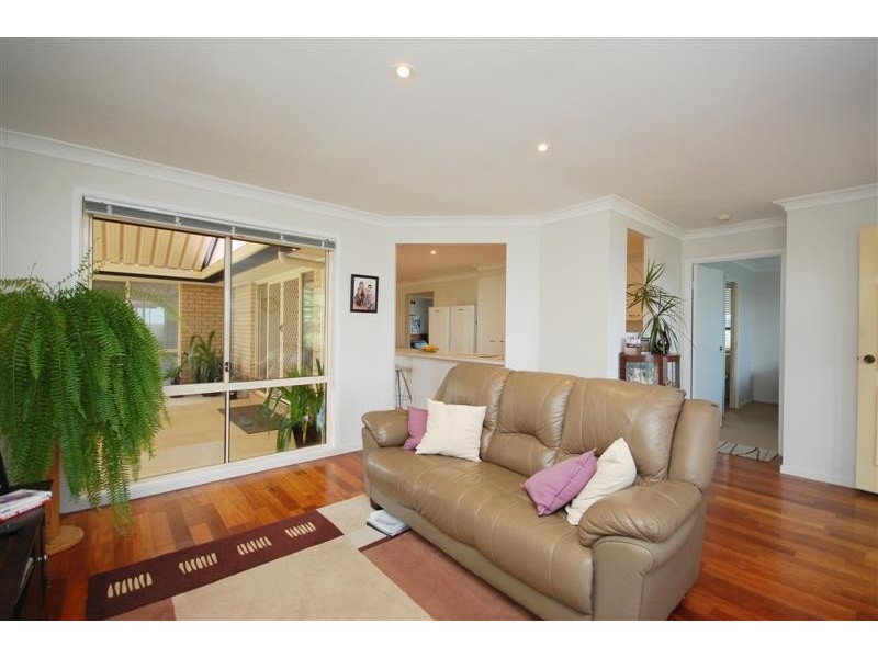 8 Ash Lane, Cooroy QLD 4563