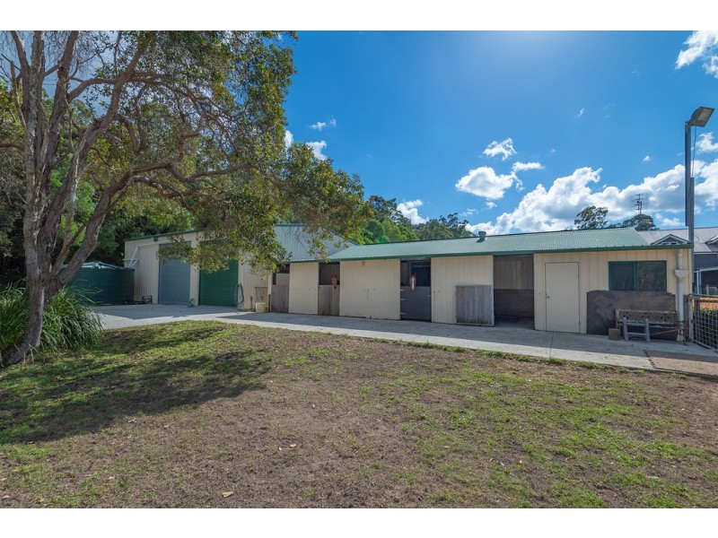 31 Hamilton Road, Lake Macdonald QLD 4563