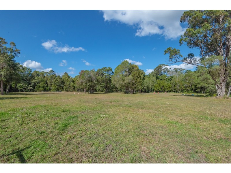 31 Hamilton Road, Lake Macdonald QLD 4563