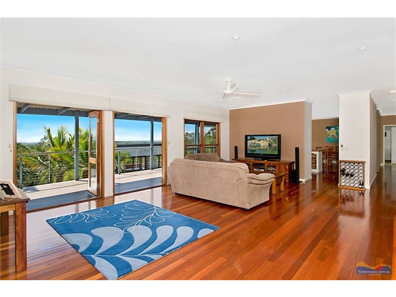 12 Hilltop Court, Tinbeerwah QLD 4563