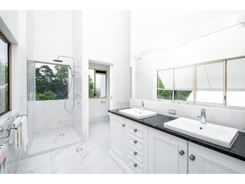 468 Dath Henderson Road, Tinbeerwah QLD 4563