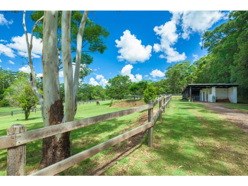 136 Gumboil Road, Tinbeerwah QLD 4563