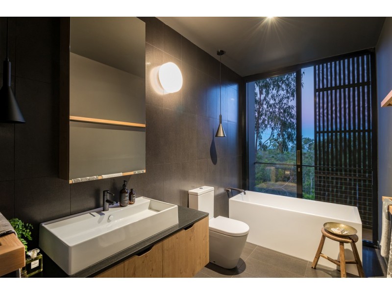 3 Hinterland Close, Tinbeerwah QLD 4563