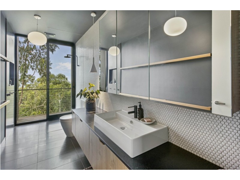 3 Hinterland Close, Tinbeerwah QLD 4563