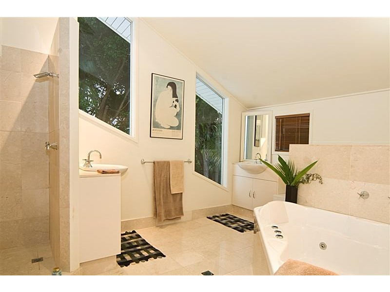 6 Upland Court, Tinbeerwah QLD 4563