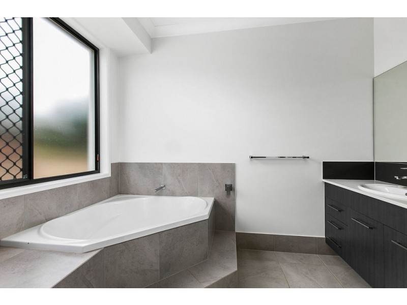 43 Booyong Drive, Black Mountain QLD 4563