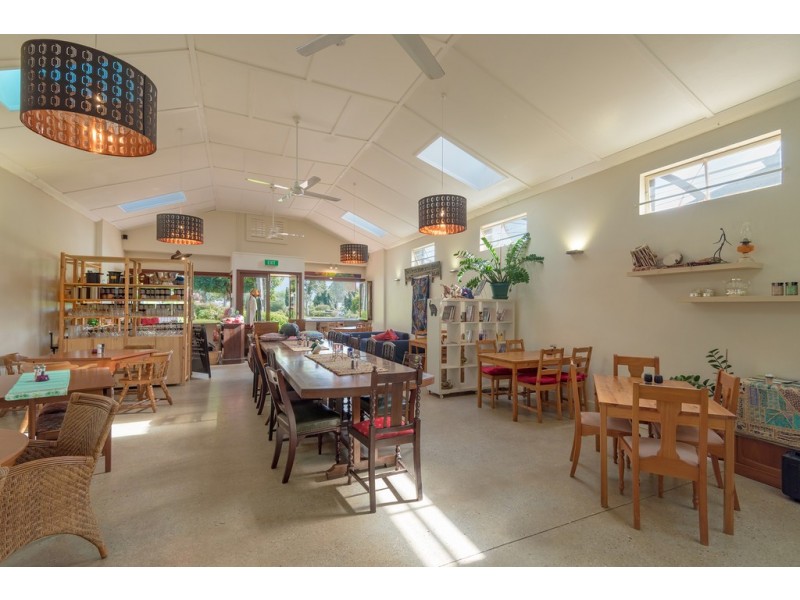 2 Memorial Avenue, Pomona QLD 4568