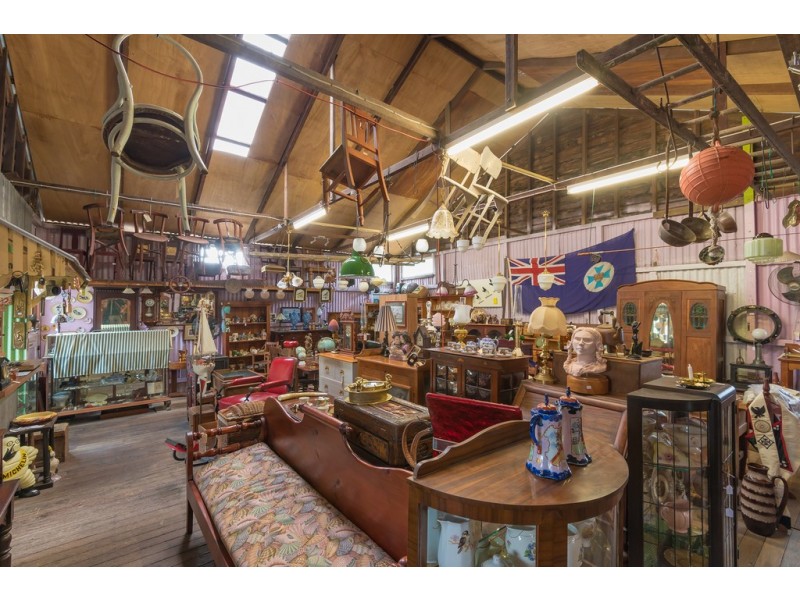 2 Memorial Avenue, Pomona QLD 4568