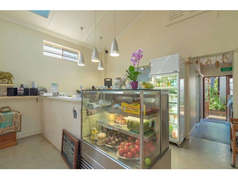 2 Memorial Avenue, Pomona QLD 4568