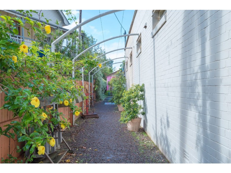 2 Memorial Avenue, Pomona QLD 4568