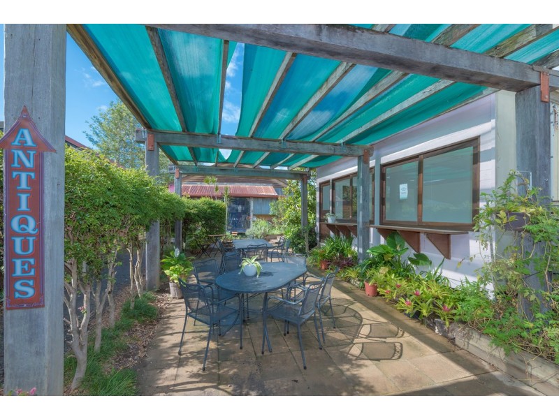 2 Memorial Avenue, Pomona QLD 4568