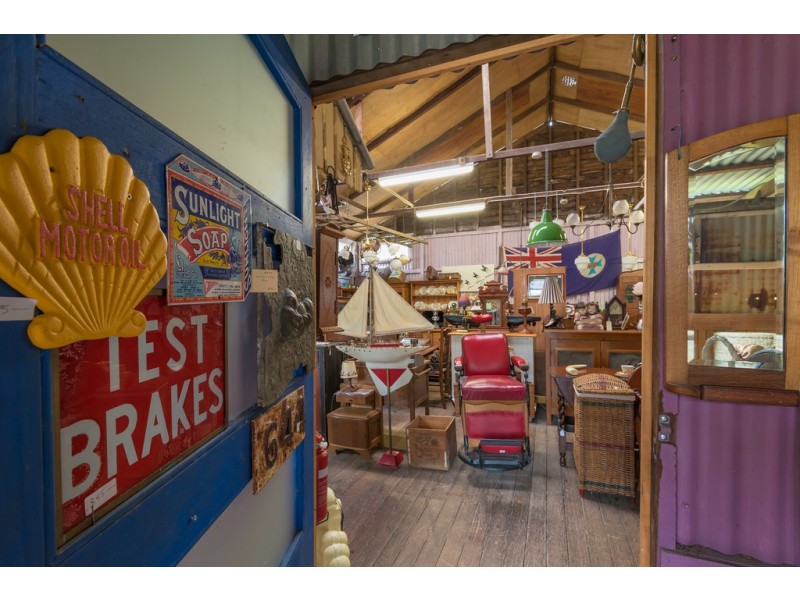 2 Memorial Avenue, Pomona QLD 4568