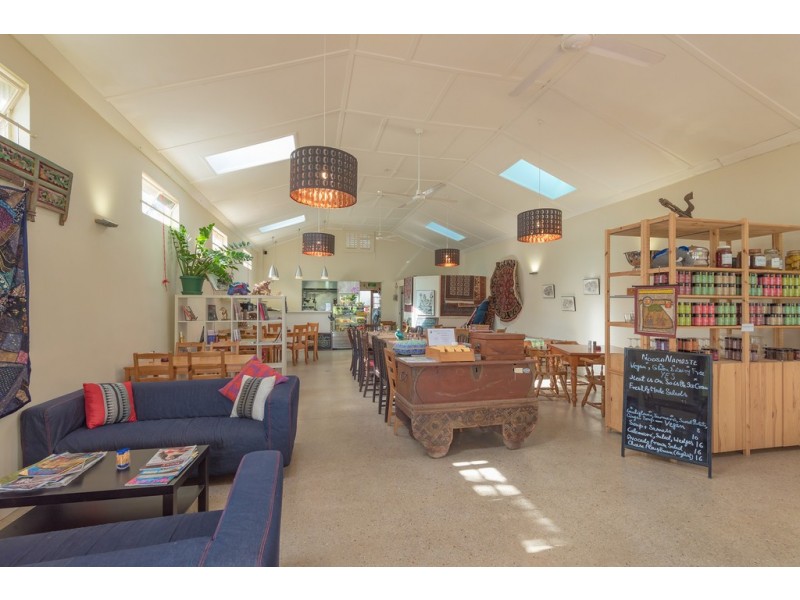 2 Memorial Avenue, Pomona QLD 4568