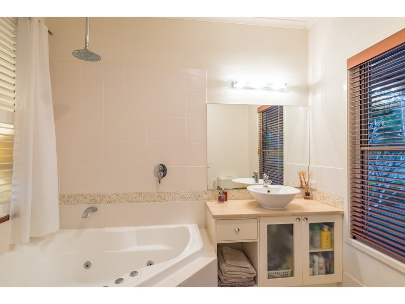 363 Lake Macdonald Drive, Lake Macdonald QLD 4563
