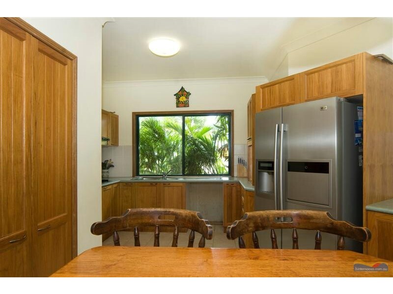 215 Ocean View Road, Cooroy QLD 4563