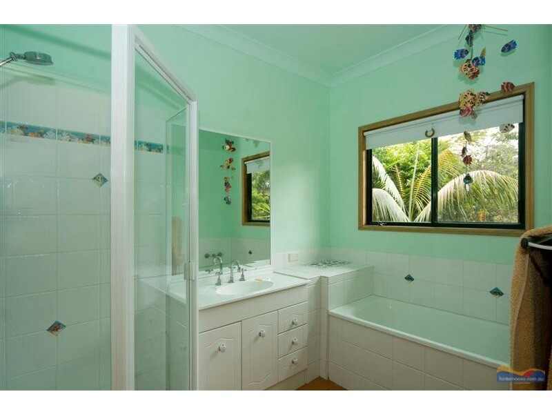 215 Ocean View Road, Cooroy QLD 4563