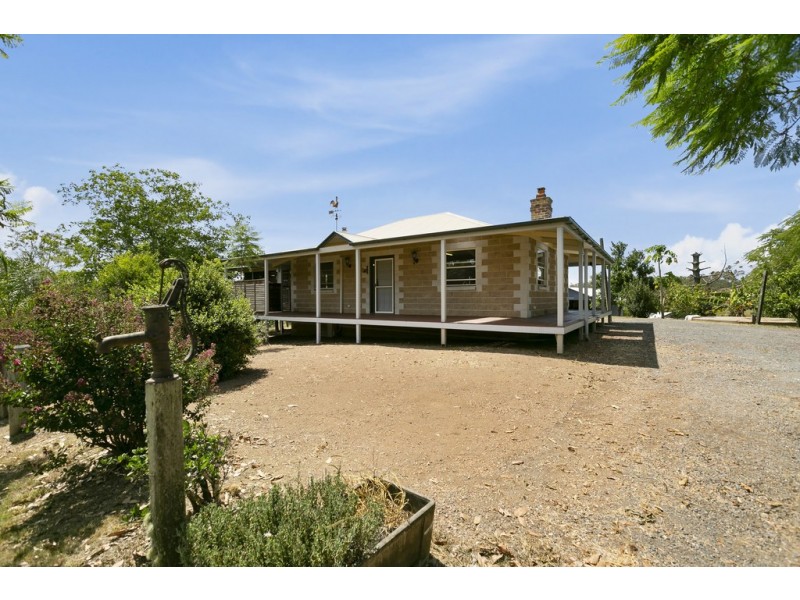 33 Kress Road, Tuchekoi QLD 4570