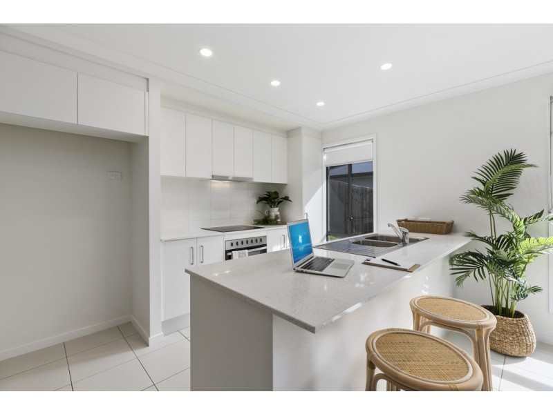 21 Memorial Avenue, Pomona QLD 4568