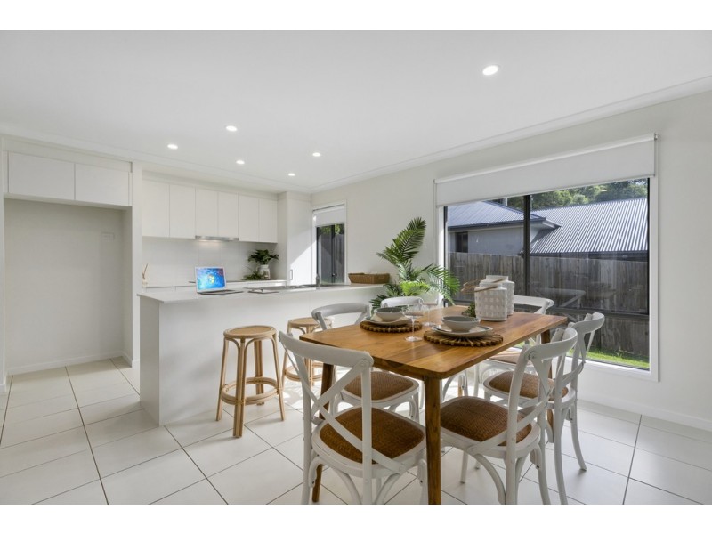 21 Memorial Avenue, Pomona QLD 4568