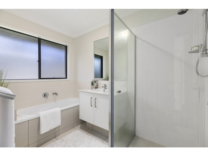 21 Memorial Avenue, Pomona QLD 4568