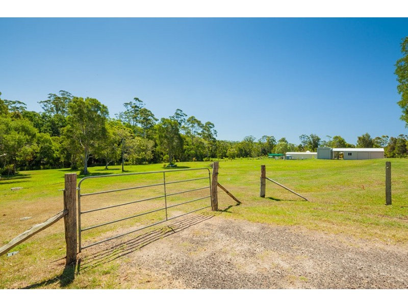 52 Highland Dr, Lake Macdonald QLD 4563