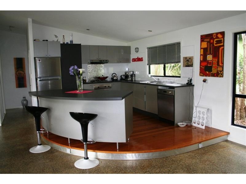 42 Black Mountain Rd, Cooroy QLD 4563