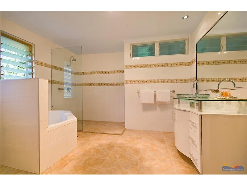 102 Patterson Drive, Tinbeerwah QLD 4563