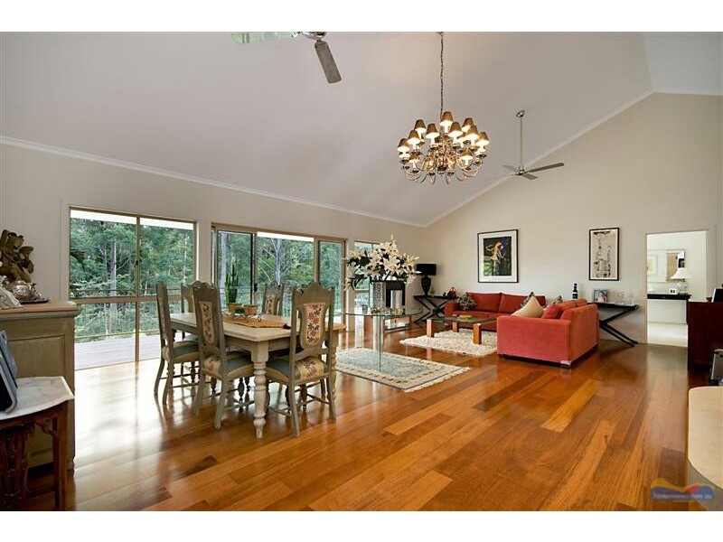 102 Patterson Drive, Tinbeerwah QLD 4563