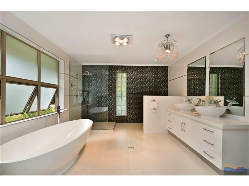 102 Patterson Drive, Tinbeerwah QLD 4563