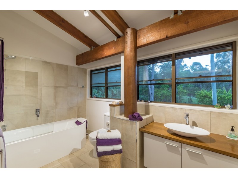 10 Hinterland Close, Tinbeerwah QLD 4563