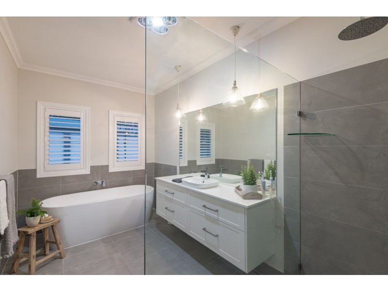 18 Minura Ct, Doonan QLD 4562