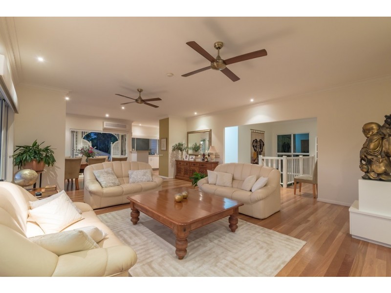 176 Dath Henderson Rd, Lake Macdonald QLD 4563