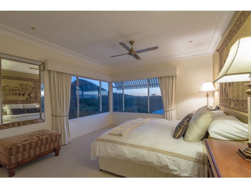 176 Dath Henderson Rd, Lake Macdonald QLD 4563