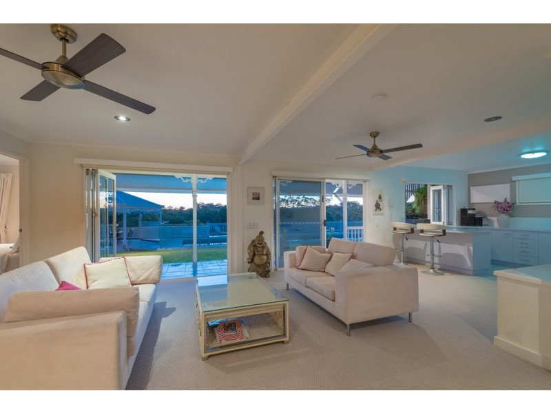 176 Dath Henderson Rd, Lake Macdonald QLD 4563