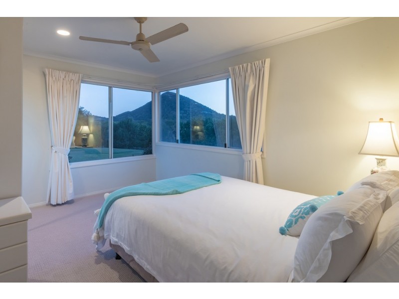 176 Dath Henderson Rd, Lake Macdonald QLD 4563