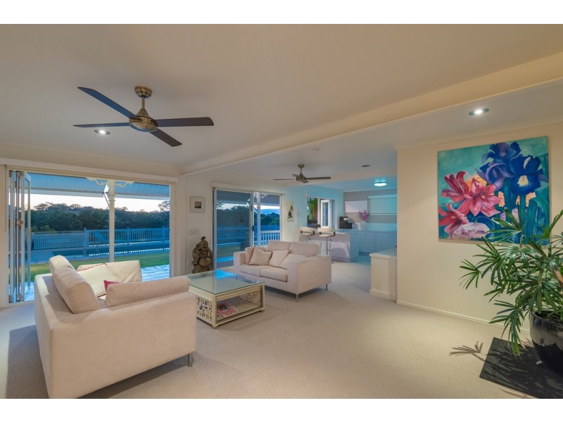 176 Dath Henderson Rd, Lake Macdonald QLD 4563