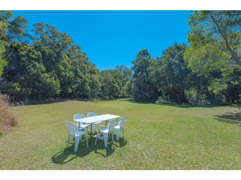 176 Dath Henderson Rd, Lake Macdonald QLD 4563