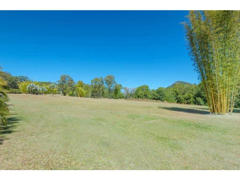 176 Dath Henderson Rd, Lake Macdonald QLD 4563