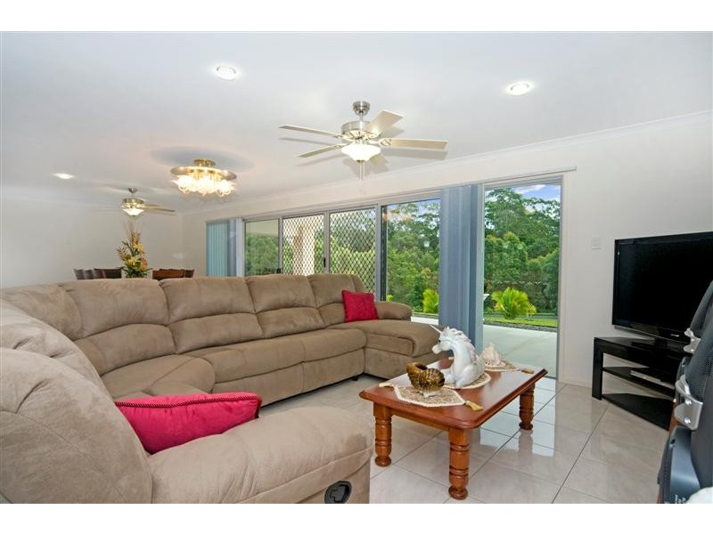 19 Flooded Gum Pl, Cooroy QLD 4563