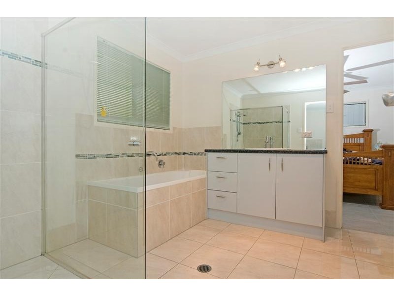 19 Flooded Gum Pl, Cooroy QLD 4563
