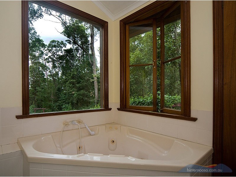 44 Forest Acres Dr, Lake Macdonald QLD 4563