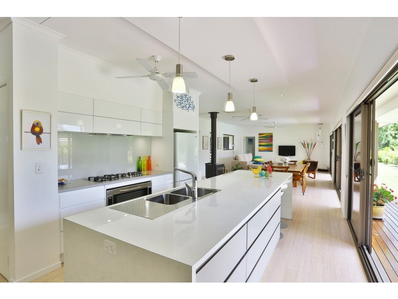 43 Highland Dr, Lake Macdonald QLD 4563